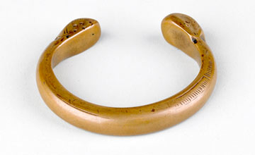 simple brass coloured u-shaped bangle