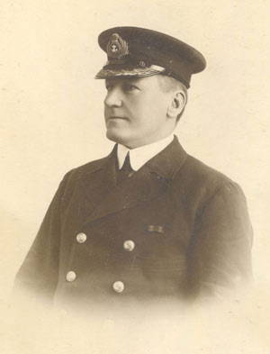 Portrait photo of man in uniform