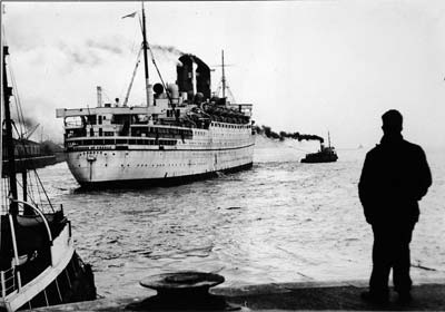 Photograph of the Empress at the landing stage