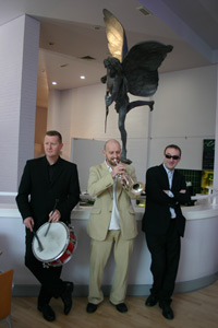 Musicians in front of the Eros statue 