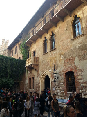 tourists outside an old Italian house