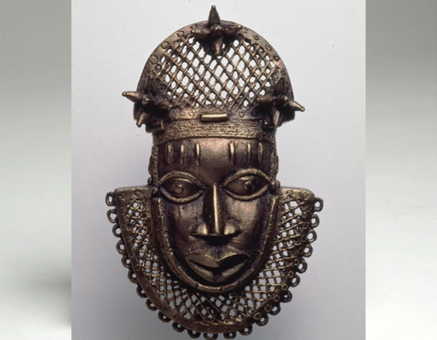 Costume ornament from Benin worn on the hip by palace officials on ceremonial occasions. Donated by J. H. Holland in 1899 (World Museum, 24.4.99.18).