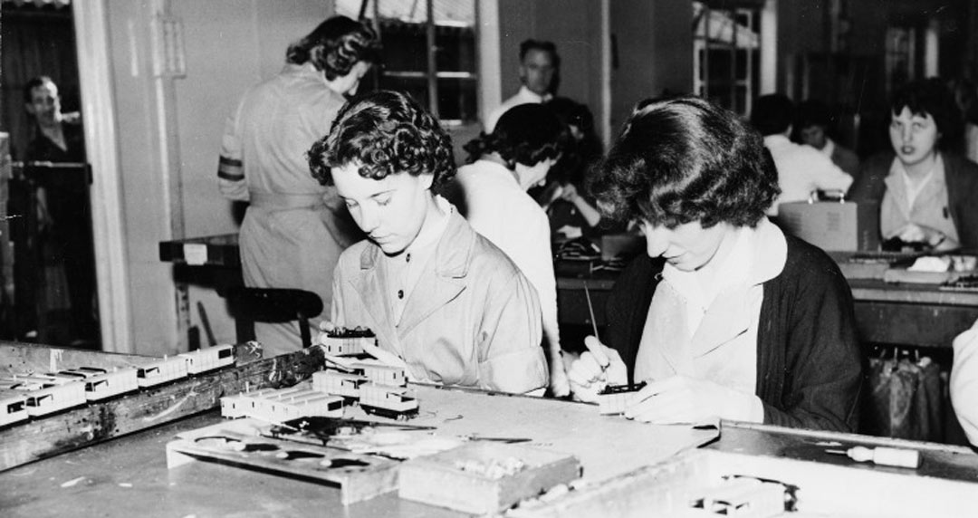 women working in the Meccano factory