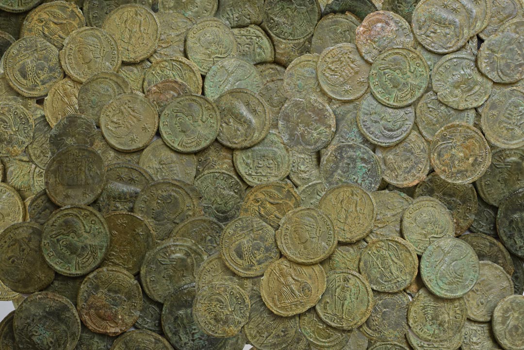 lots of Roman coins